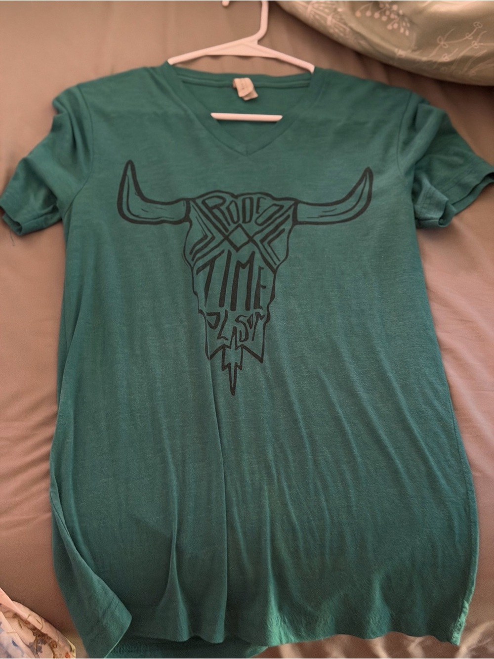 Buckle Teal Short-Sleeve V-Neck Graphic Tee